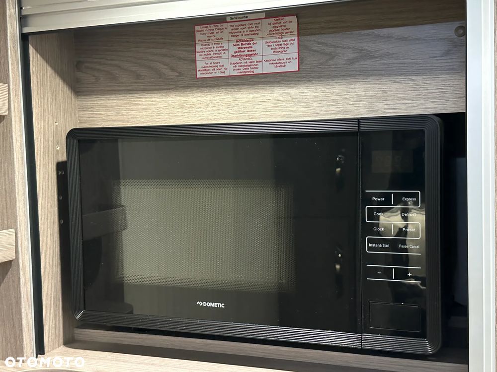 Hobby 660 WFC PRESTIGE z klimą dachową, napędem i markizą. - 24