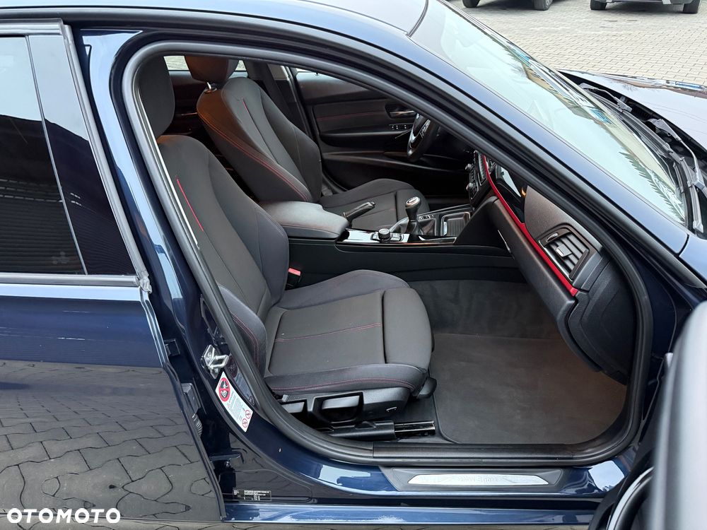 BMW Seria 3 320d DPF Edition Sport - 25