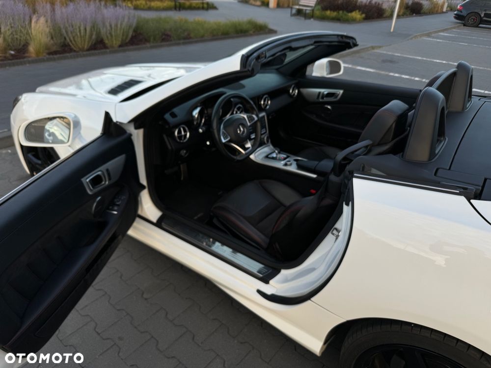 Mercedes-Benz SLC - 10