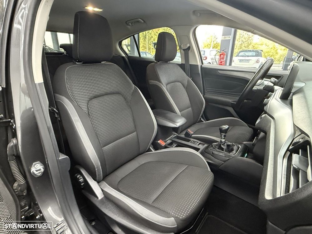 Ford Focus 1.0 EcoBoost MHEV Connected - 14