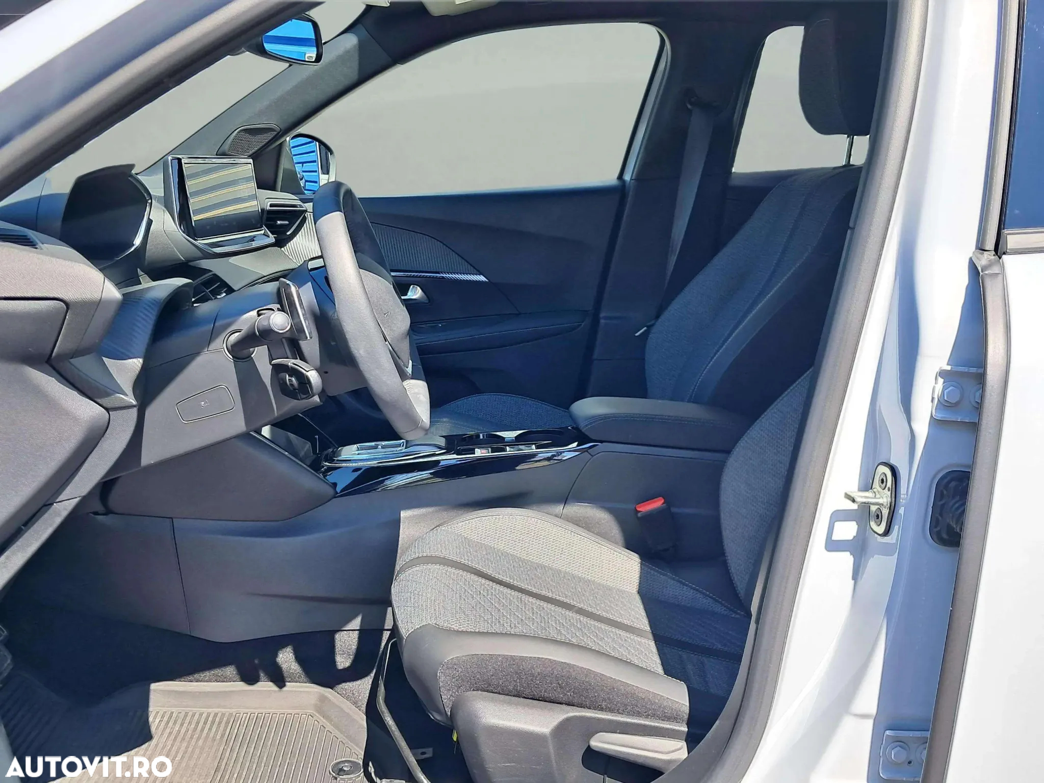 Peugeot 2008 1.2 L PureTech STT EAT8 Allure - 5