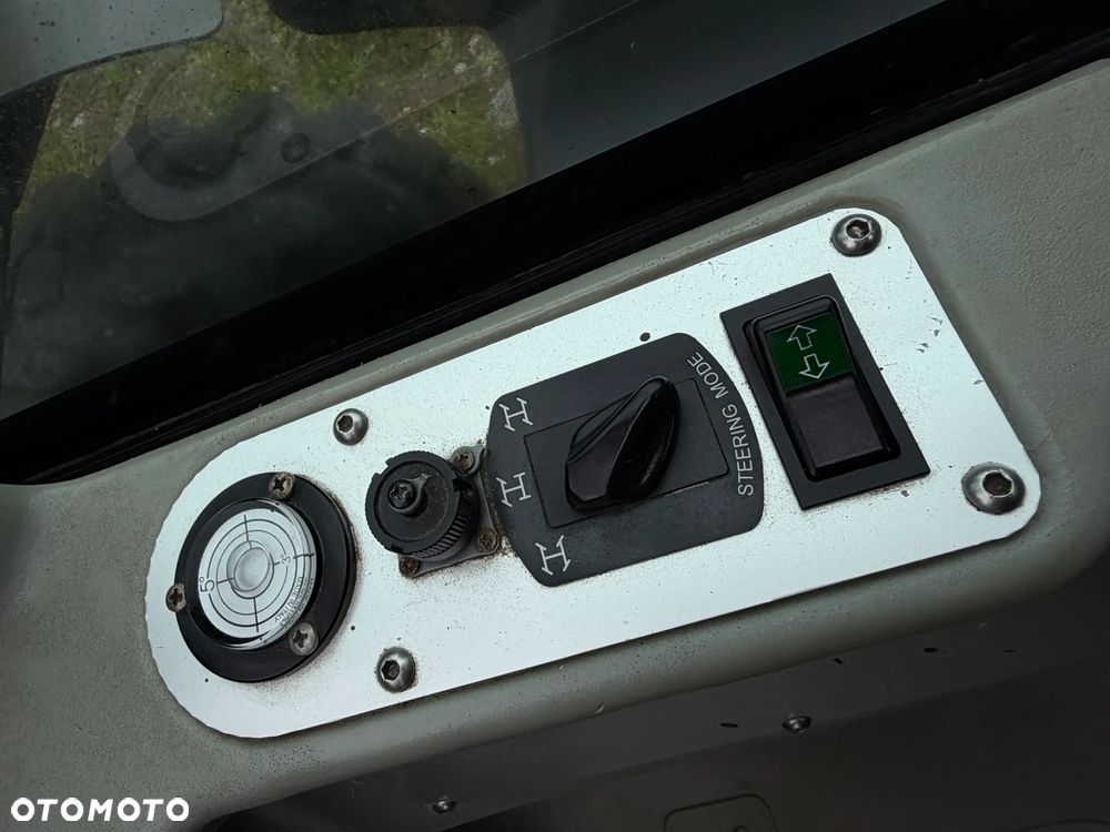 Ausa T204 H. JAPOŃSKA Ładowarka Teleskopowa 4,2 metra Wysuw. Udźwig 2,2 tony. Rozsuwanie wideł HYDRAULICZNE.  Maszyna Jak Nowa z Salonu. Pochodzi z Gospodarstwa Norweskiego! 2017rok. przebieg tylko 3800mtg. Silnik Kubota 4cylindry!  ZERO ZUŻYCIA ORYGINAŁ.  Ani Deka luzów i wycieków. Aktualna DEKRA BMWT. Bardzo mały i zgrabny sprzęt o potężnej wydajnośći. Opony Nowe! Szybka wolna jazda. 3 tryby skrętu! Pełne sterowanie z dżojstika! Wersja Norweska! Kilka dodatkowych wyjść Hydraulicznych! Jazda Hydrostatic Wielka Okazja - 25