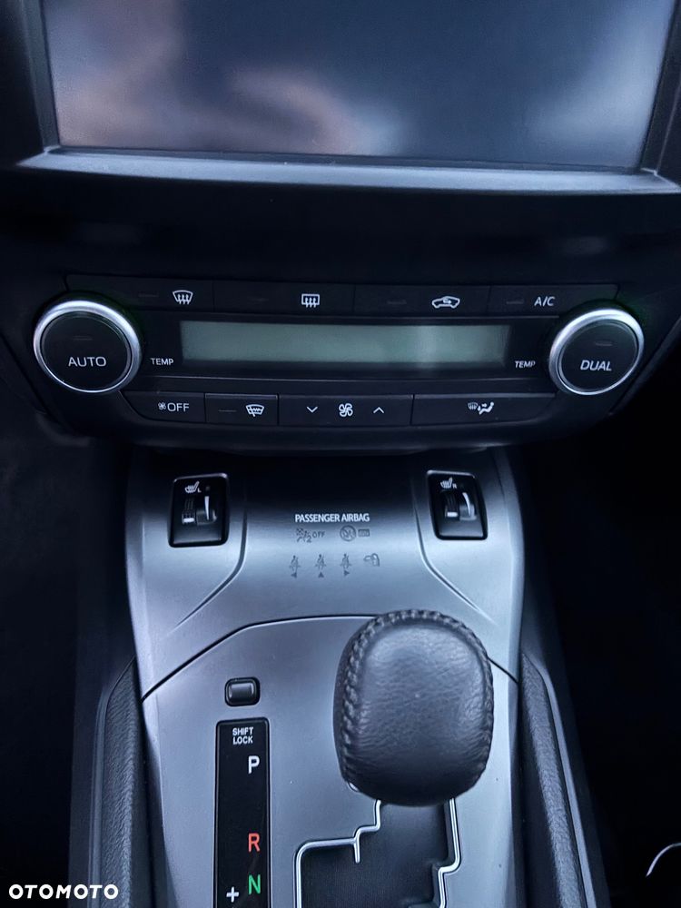 Toyota Avensis 2.0 Premium MS - 18