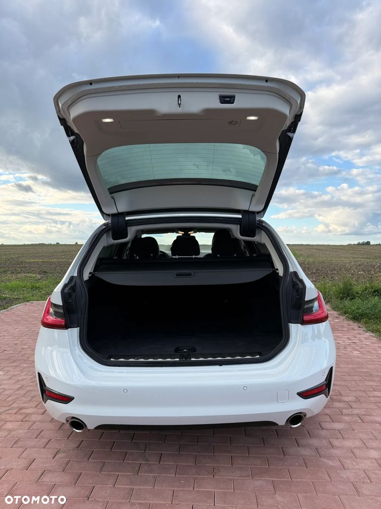 BMW Seria 3 320i Sport Line - 14
