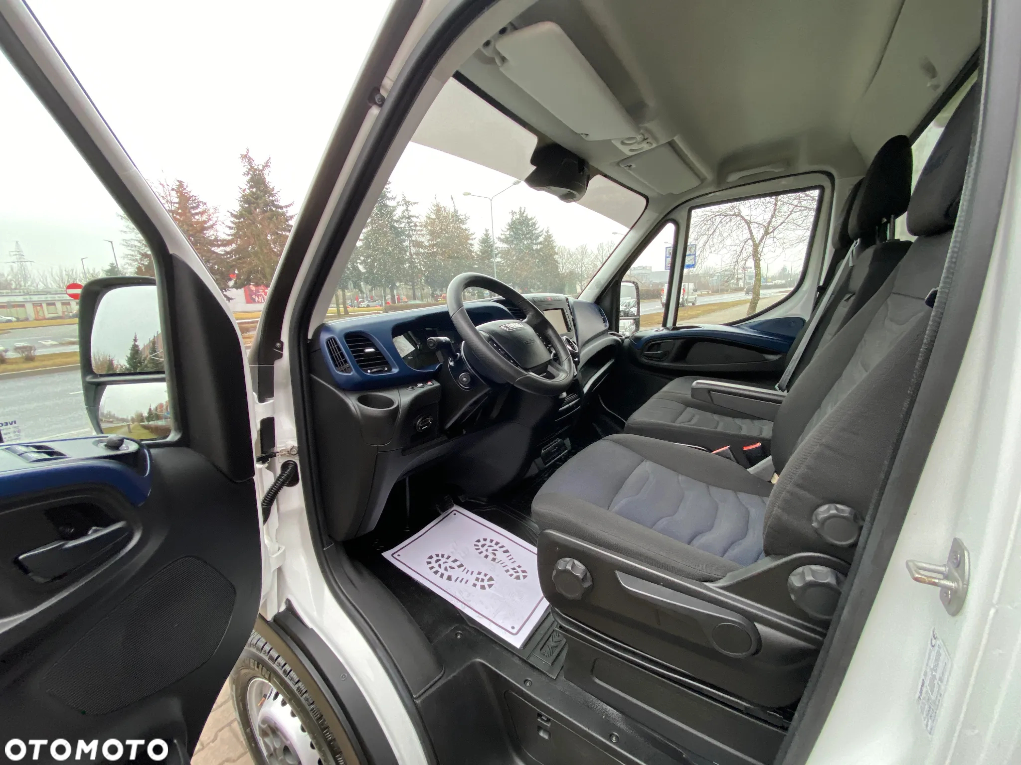 Iveco DAILY 35S16 HI-MATIC KONTENER 8 EUROPALET WINDA ZEPRO - 25