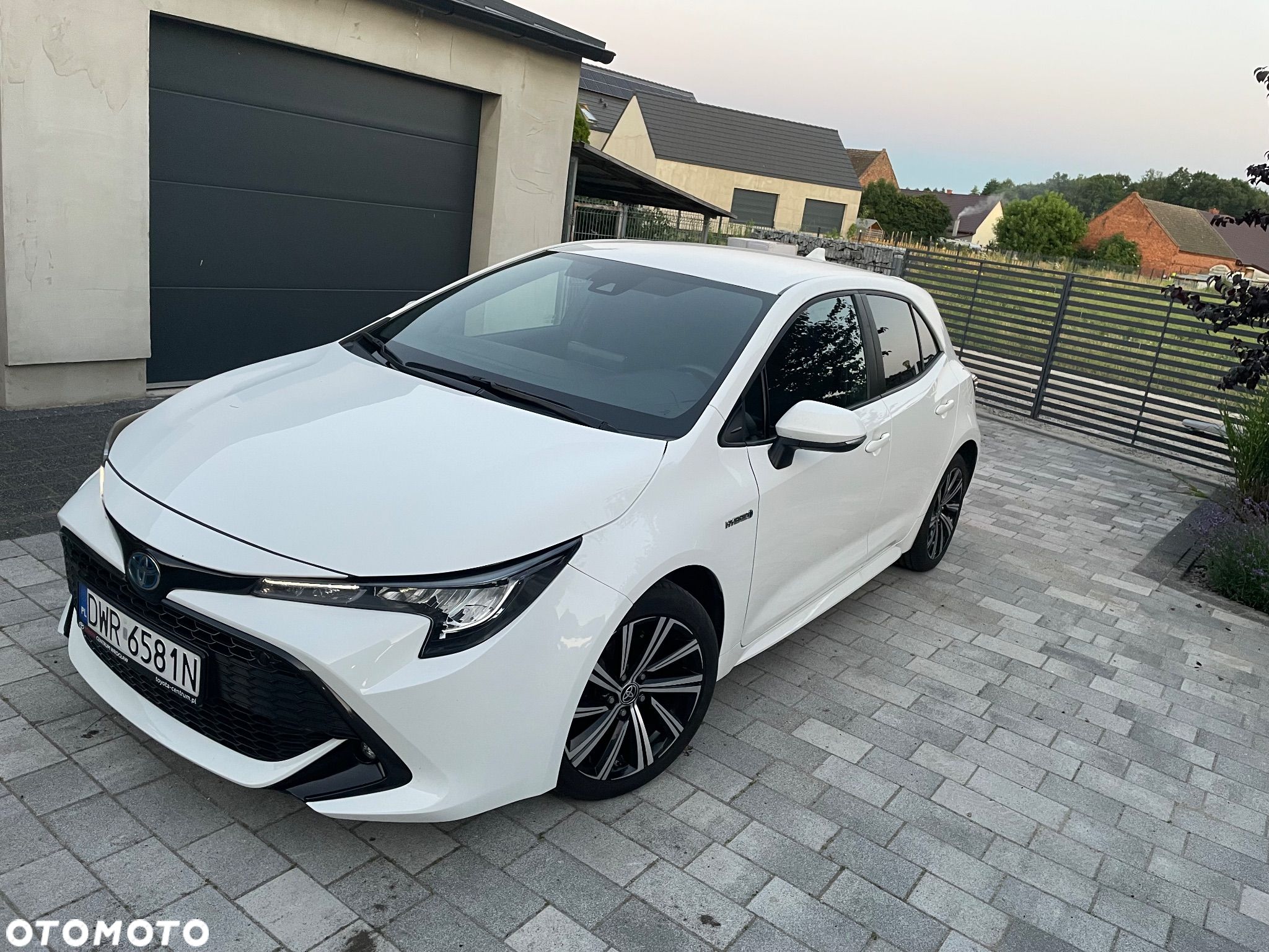 Toyota Corolla 1.8 Hybrid Comfort - 1