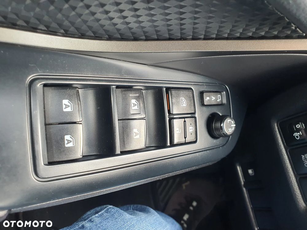 Toyota C-HR Business-Edition - 24