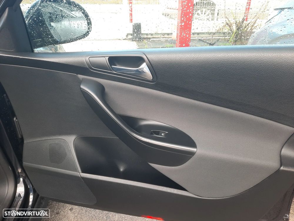 VW Passat Variant 2.0 TDI Confortline - 29