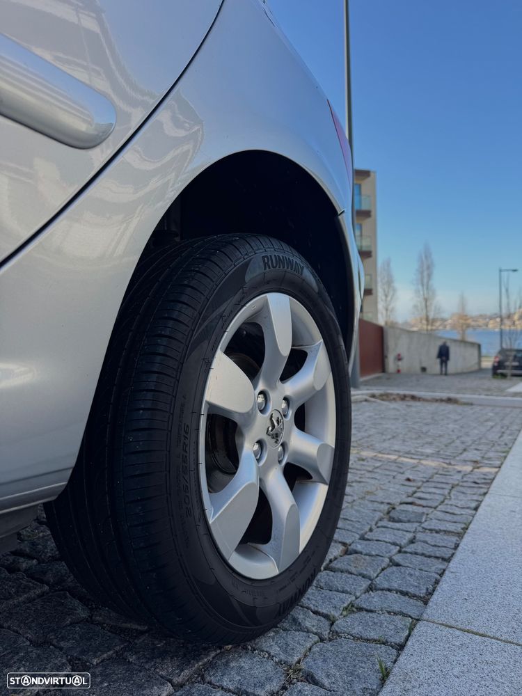 Peugeot 307 1.6 HDi Executive - 6