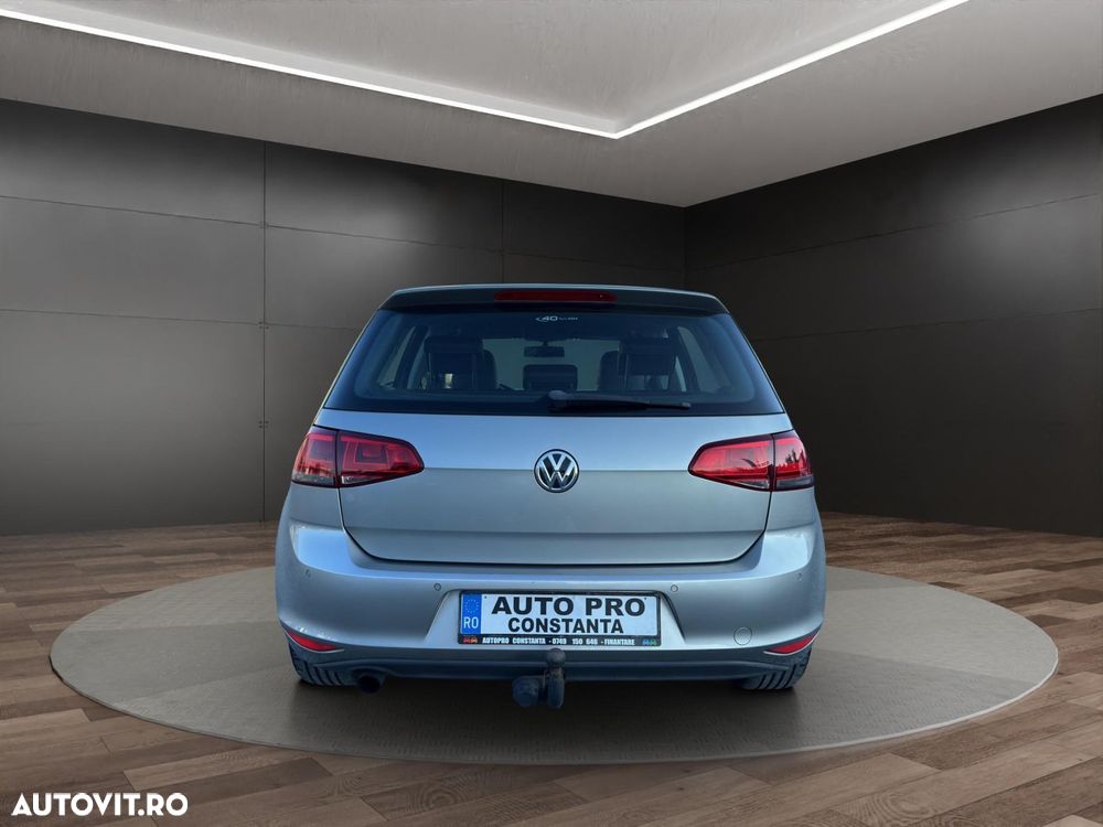 Volkswagen Golf - 18