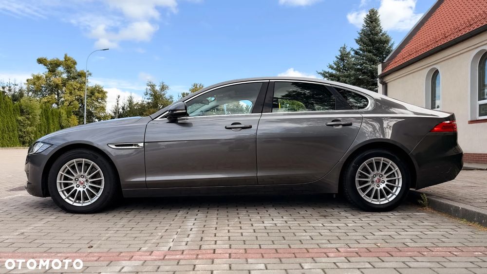 Jaguar XF 20d Prestige - 16