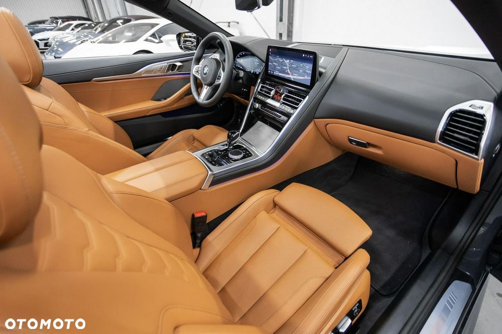 BMW Seria 8 840i - 25