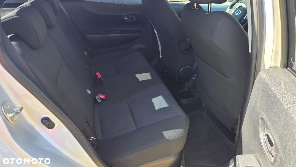 Toyota Yaris Hybrid 100 Premium - 8