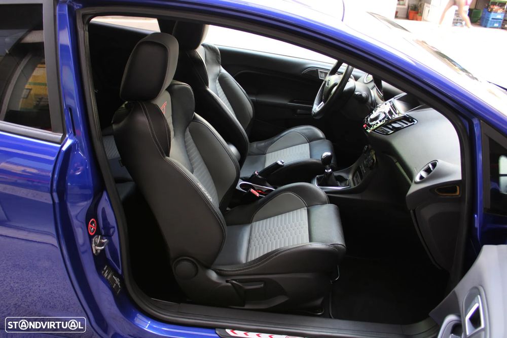 Ford Fiesta 1.6 EcoBoost ST - 28