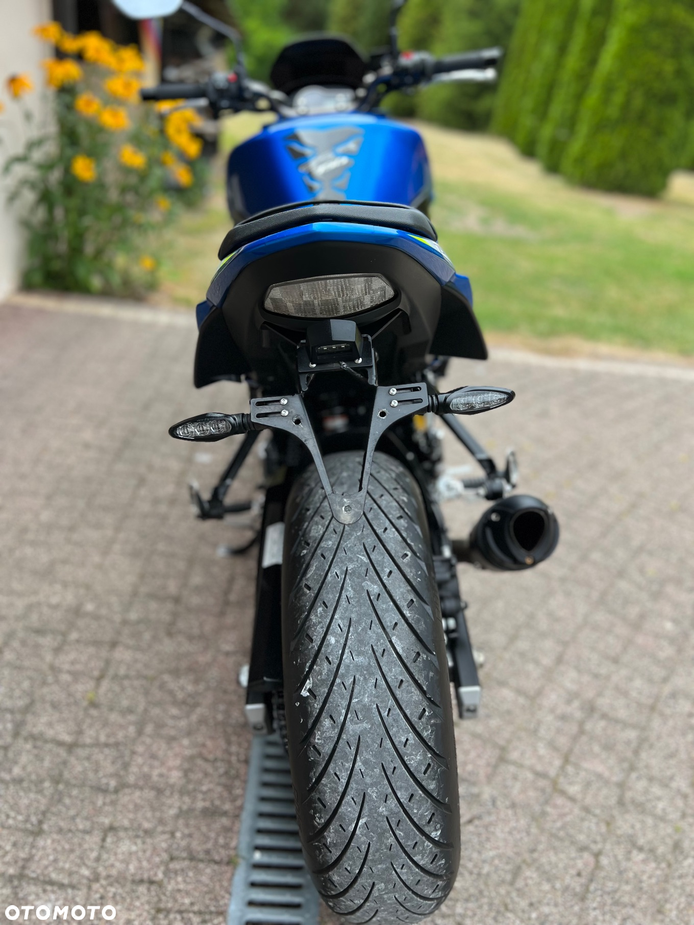 Suzuki GSR - 21