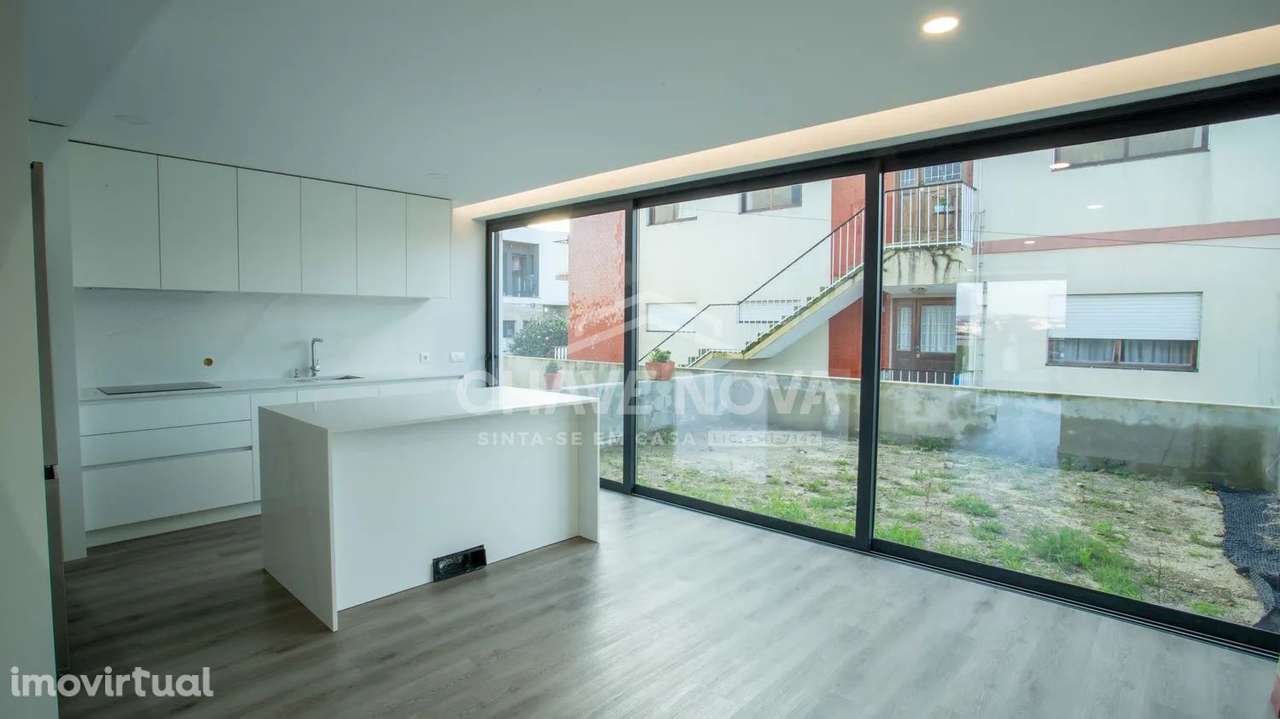 Moradia Geminada V3 Nova em Campanha - Grande imagem: 2/41