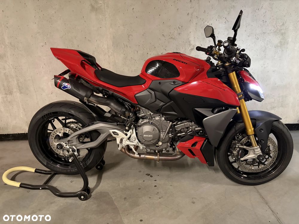 Ducati Streetfighter V2 - 1