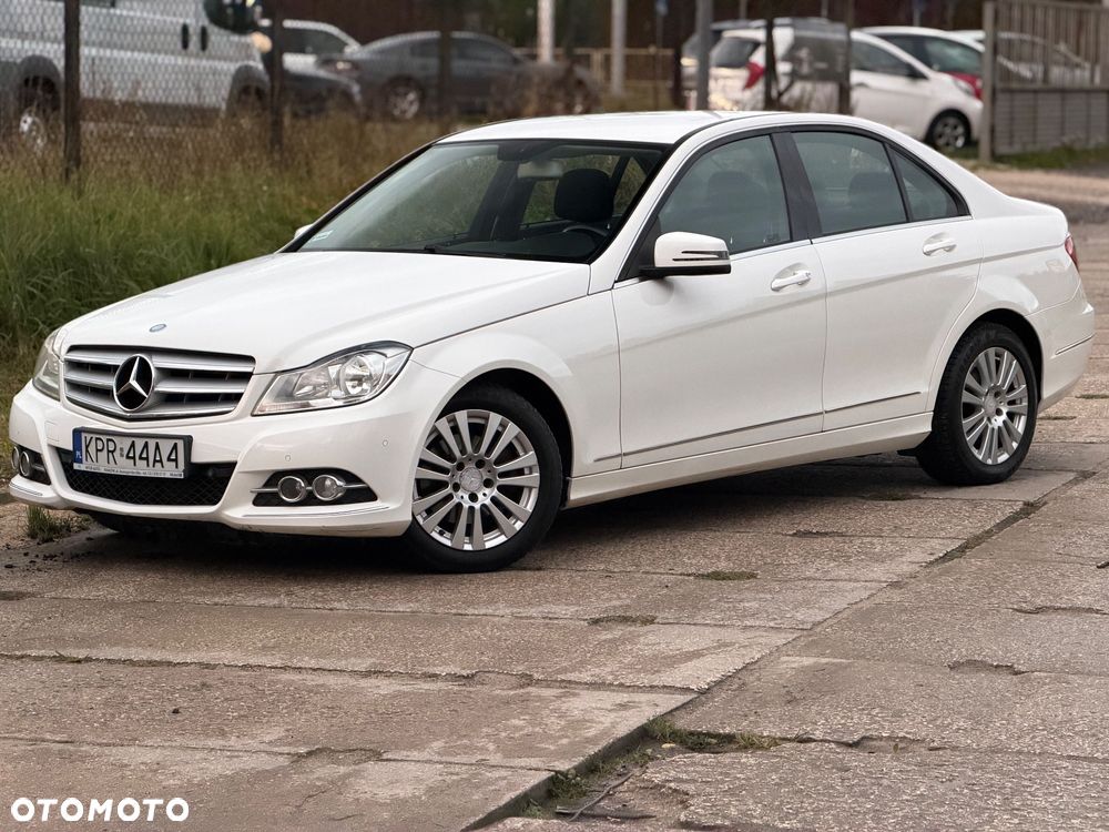 Mercedes-Benz Klasa C 180 CGI BlueEff Elegance - 9