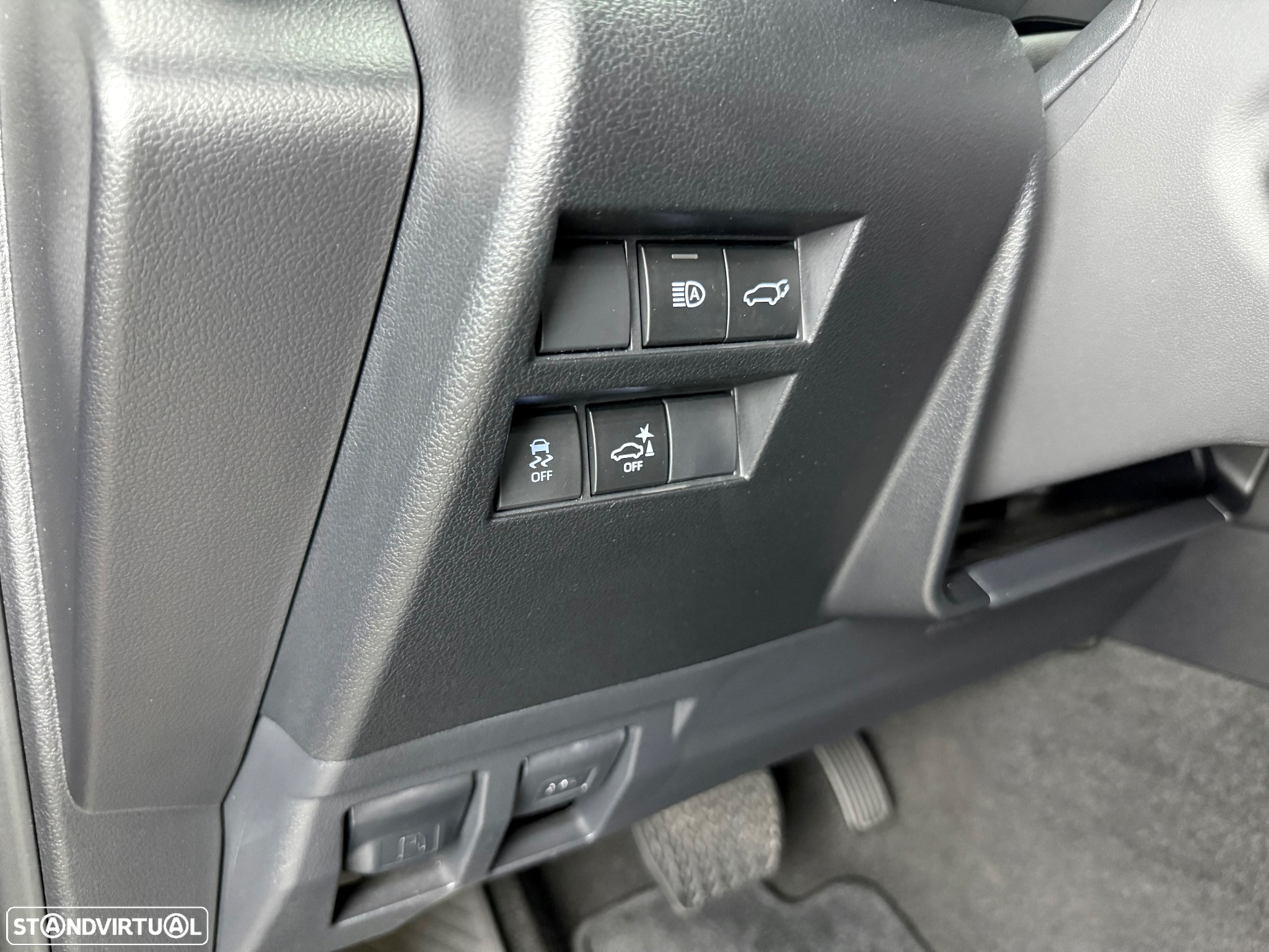 Toyota Land Cruiser - 20