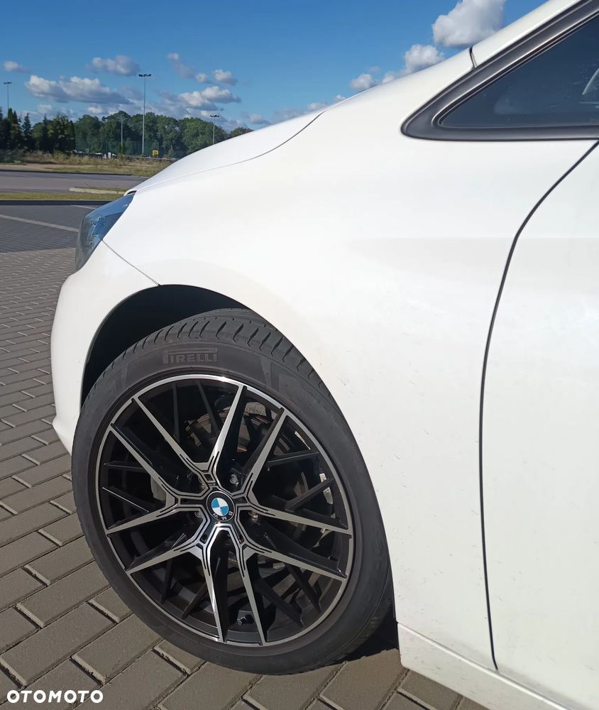 BMW Seria 2 218d - 8