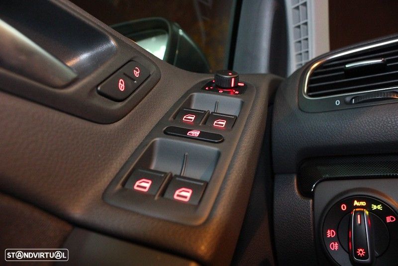 VW Golf 2.0 TDi Confortline - 38