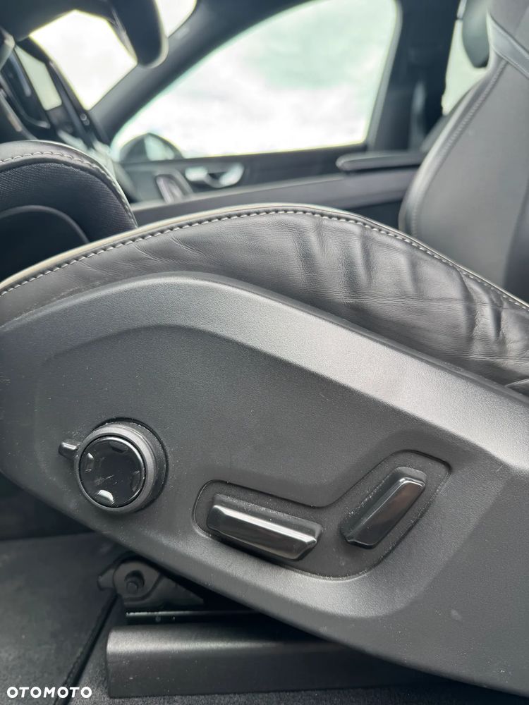 Volvo XC 60 T8 Plug-In Hybrid AWD Plus Dark - 22