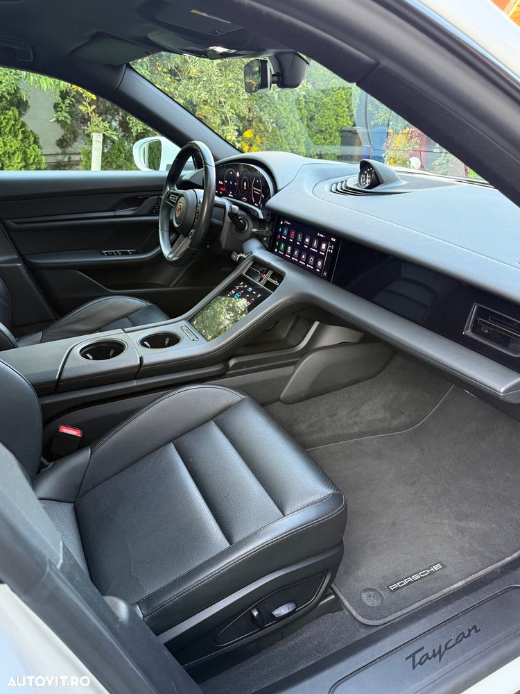 Porsche Taycan - 8