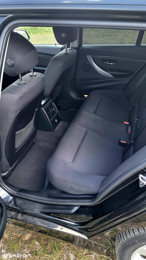 BMW Seria 3 318d xDrive - 13