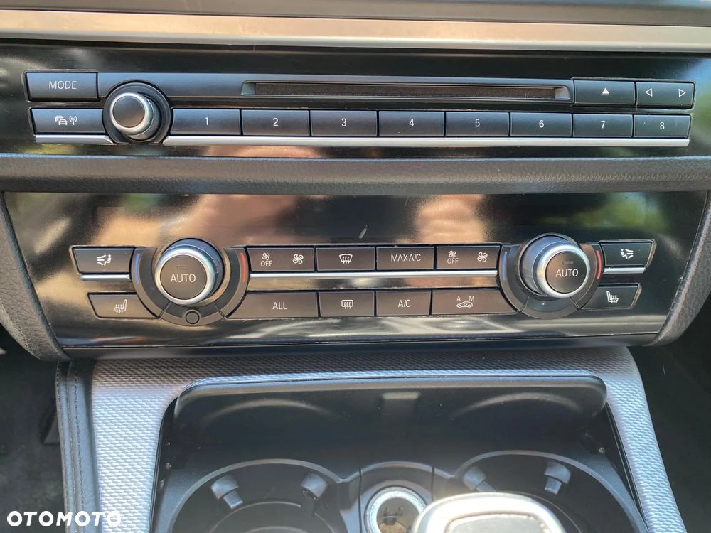 BMW Seria 5 528i xDrive - 16
