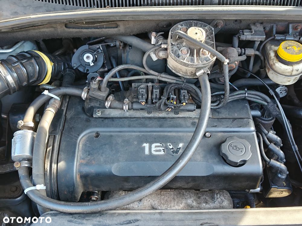 Chevrolet Rezzo 1.6 SE - 20