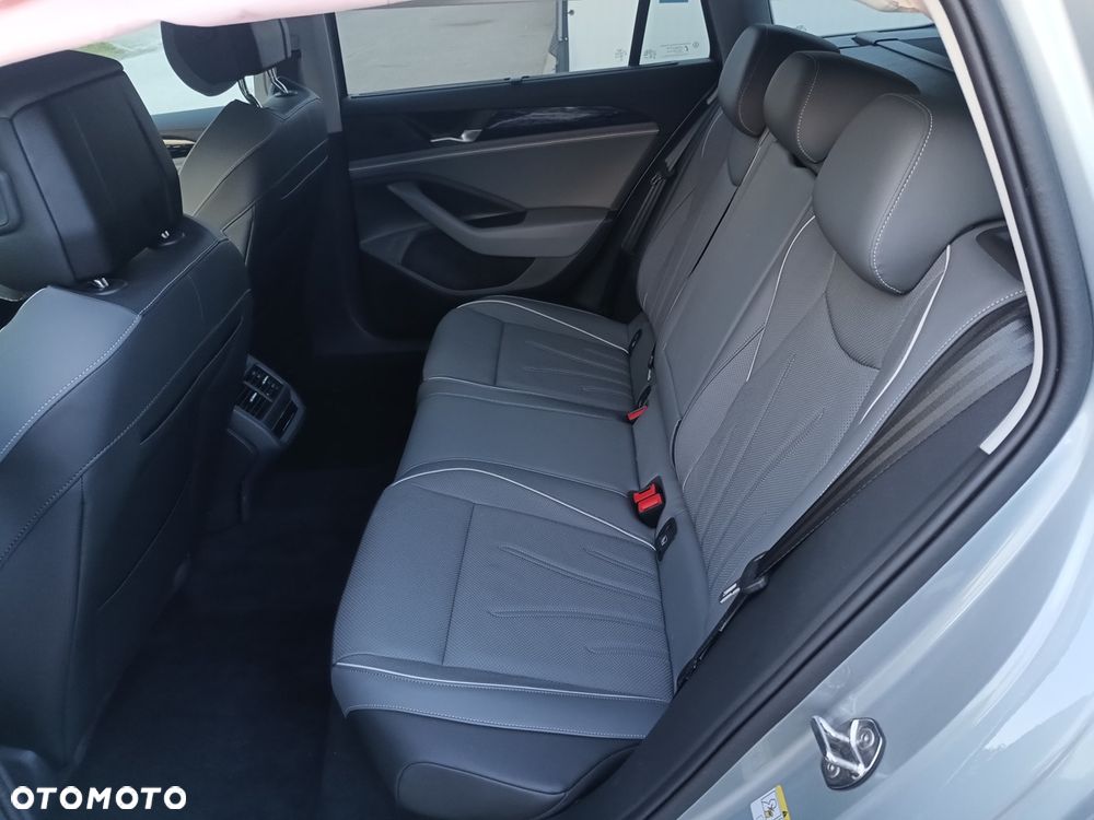 Volkswagen Passat - 17