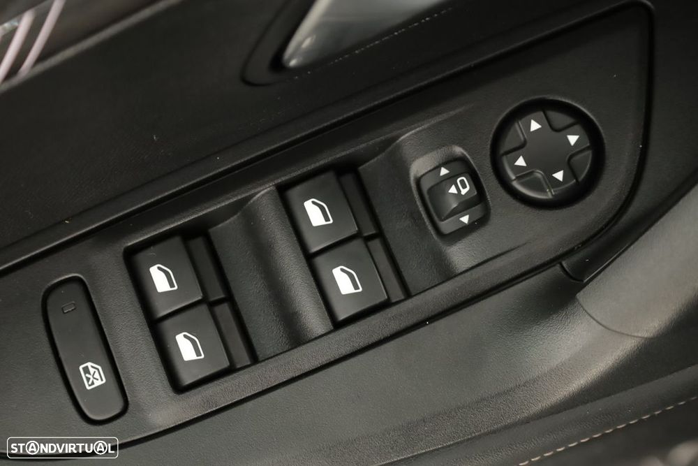 Peugeot 2008 1.2 PureTech Allure - 21