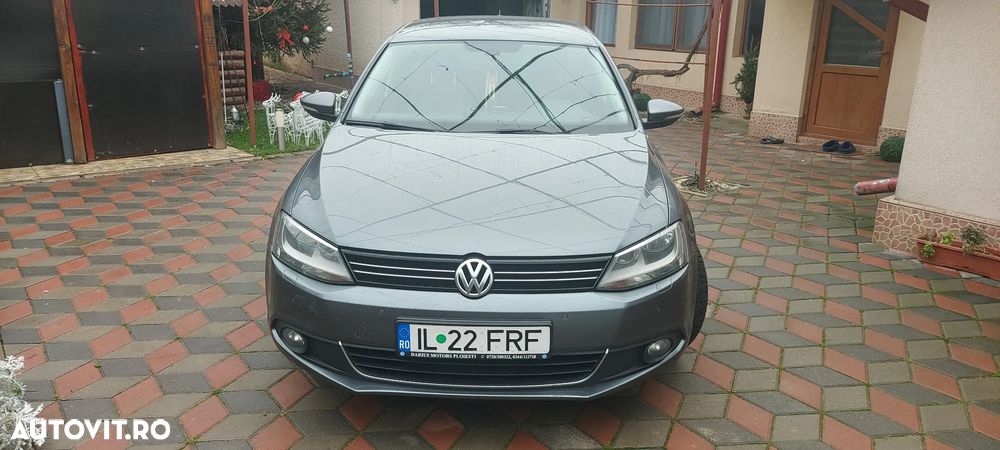 Volkswagen Jetta 2.0 TDI Sportline DSG - 1