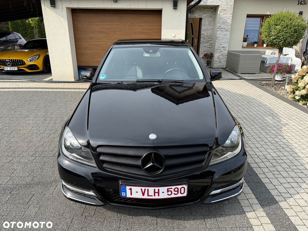 Mercedes-Benz Klasa C 180 CGI BlueEFFICIENCY Avantgarde - 4