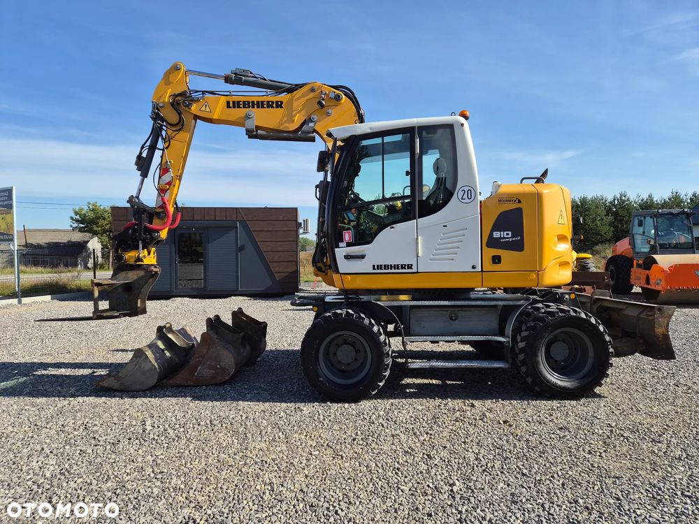 Liebherr A 910 Compact - 11