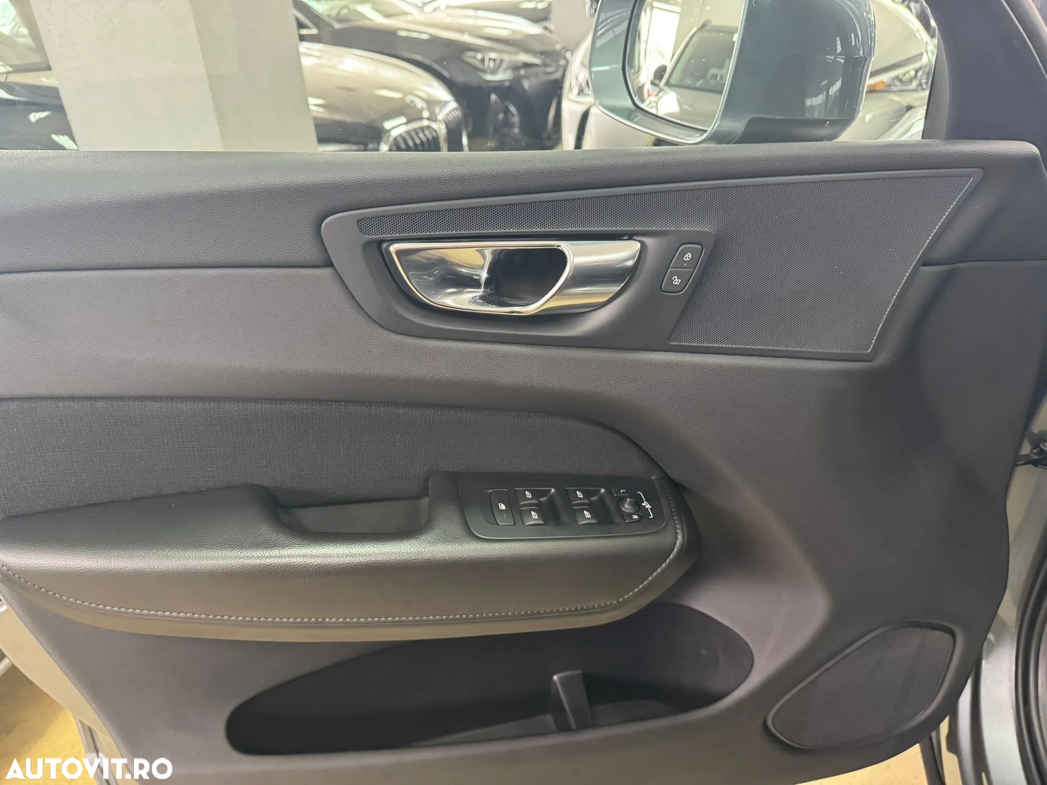 Volvo XC 60 B4 D AWD Geartronic Momentum Pro - 14