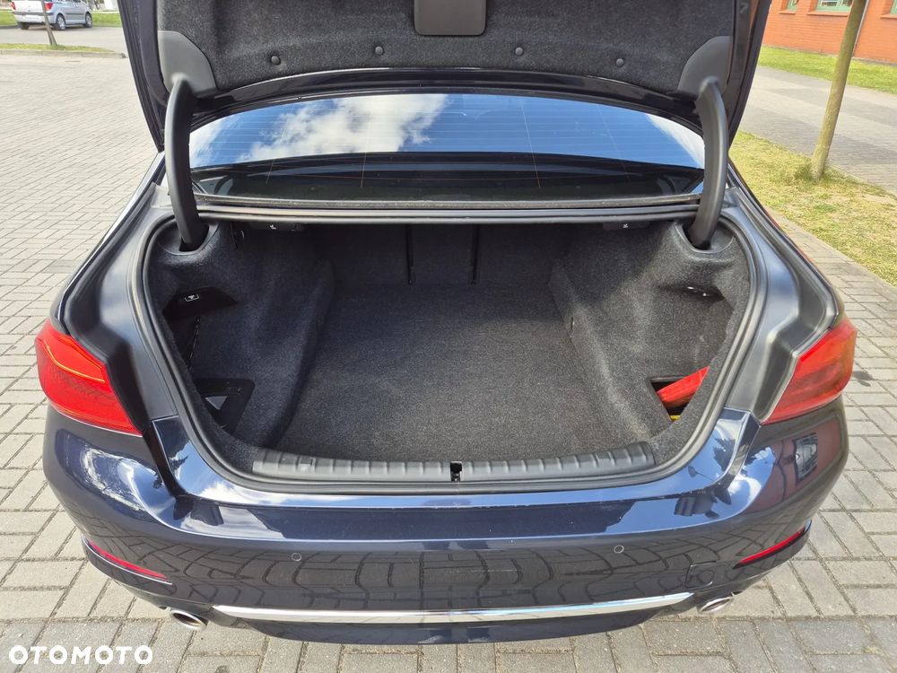 BMW Seria 5 520d xDrive Luxury Line sport - 31