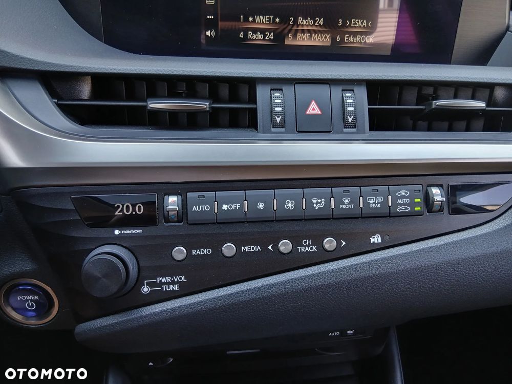 Lexus ES 300h Business Edition - 14