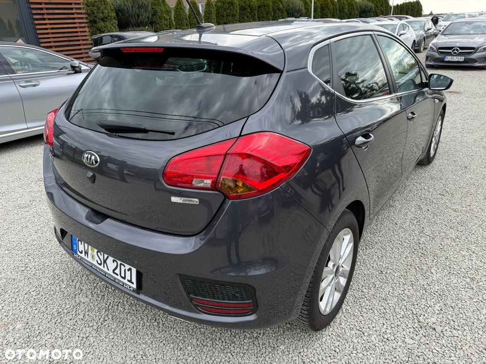 Kia Ceed 1.6 CRDi 136 ISG Dream-Team Edition - 11