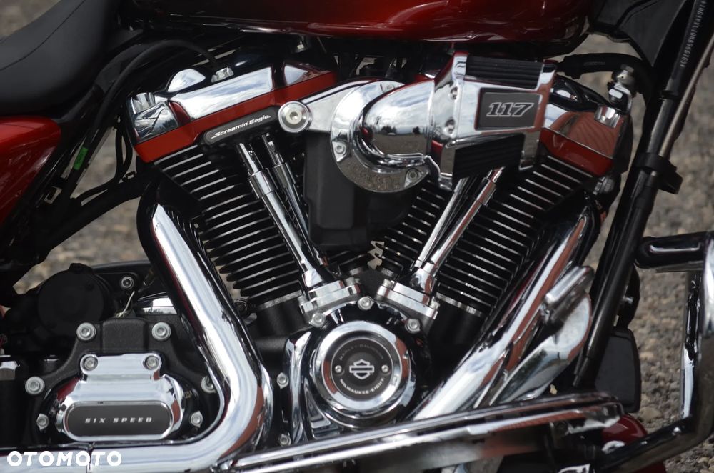 Harley-Davidson Touring Street Glide - 21