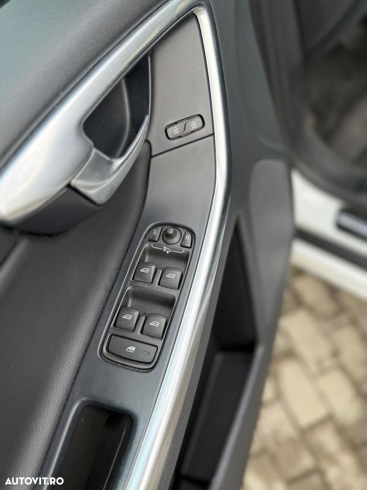 Volvo XC 60 D4 VEA Start-Stop Momentum - 11