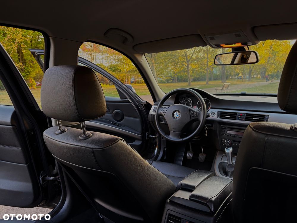 BMW Seria 3 318d - 15
