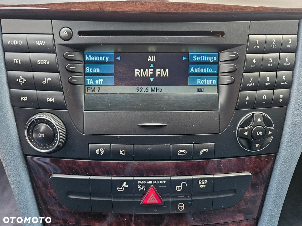 Mercedes-Benz Klasa E 200 Kompressor Automatik Classic - 24