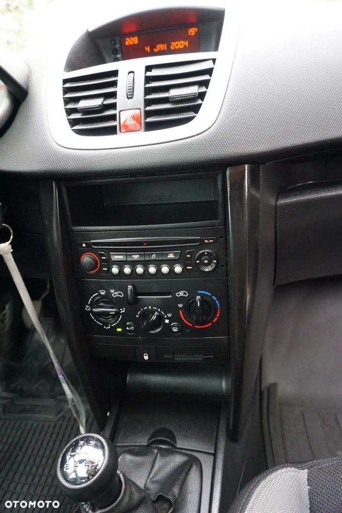 Peugeot 207 1.4 16V Trendy - 17