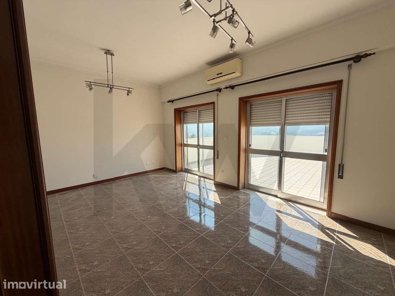 Apartamento T2 +1  com terraço no ultimo andar - Grande imagem: 4/19