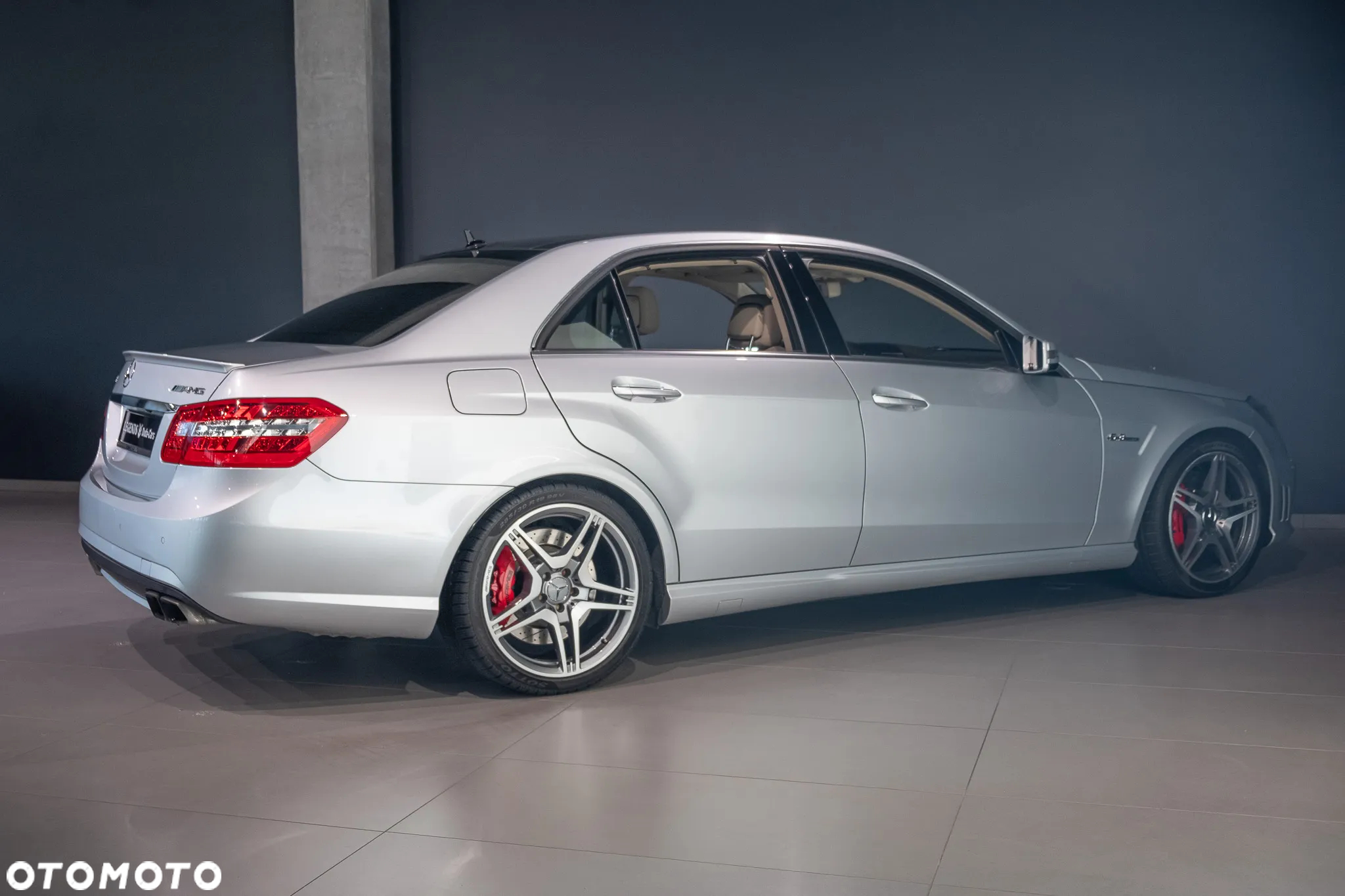 Mercedes-Benz Klasa E 63 AMG - 16