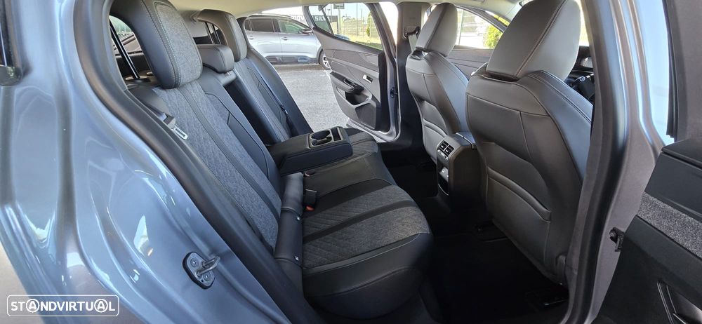 Peugeot 408 1.2 PureTech Allure Pack EAT8 - 29