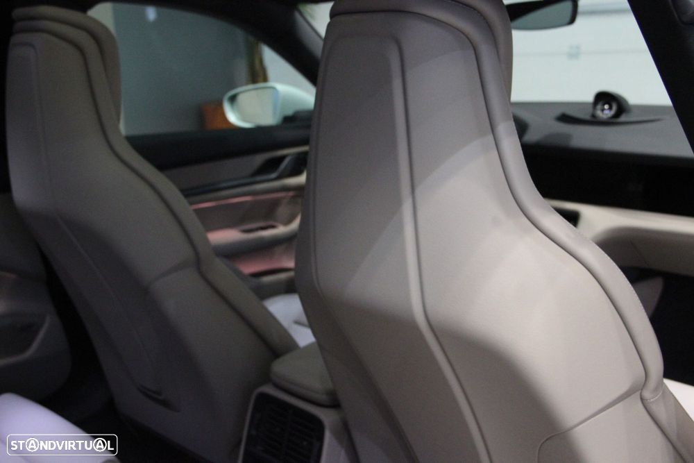 Porsche Taycan Sport Turismo - 20