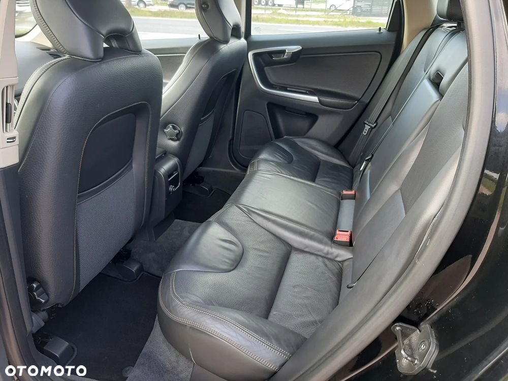 Volvo XC 60 D5 AWD Momentum - 23