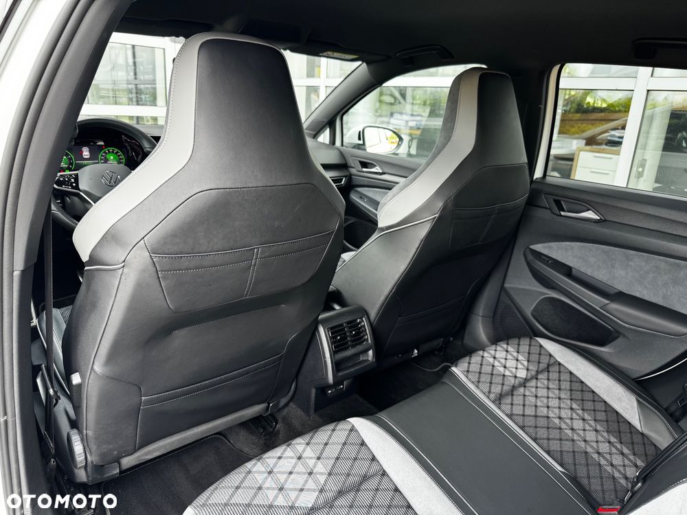 Volkswagen Golf 1.5 eTSI mHEV R-Line DSG - 12